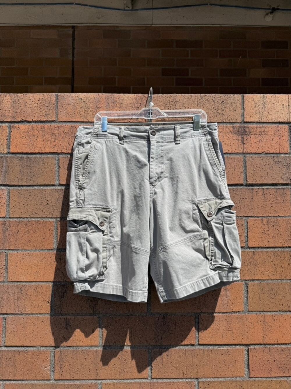 2010s American Eagle Next Level Flex Grey Vintage Cream Cargo Shorts Abercrombie